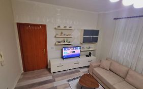 Liqeni Thate, Tirane